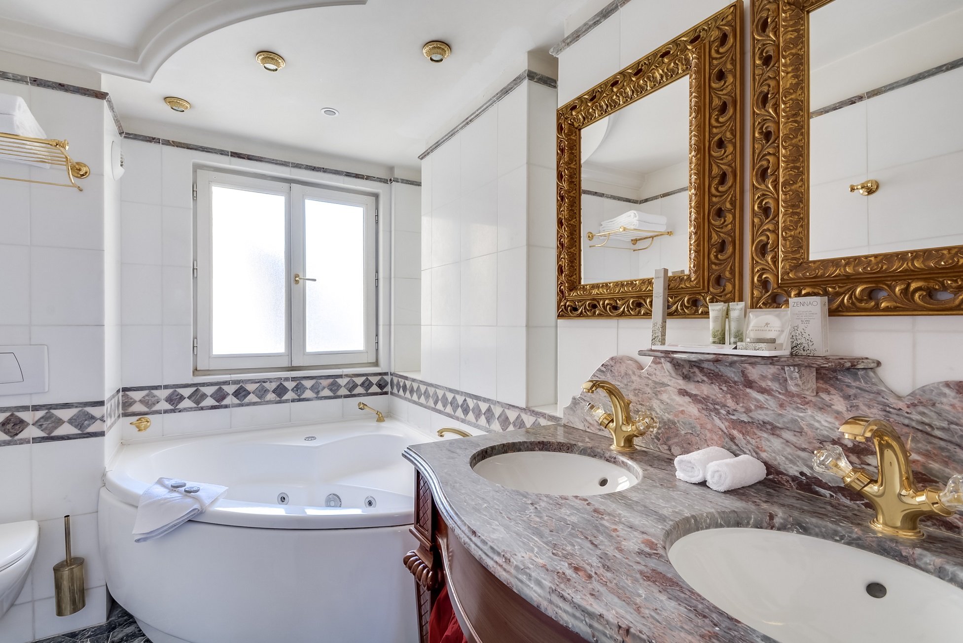 Villa Royale Pigalle - Chambre Deluxe - Salle de bain - Jacuzzi